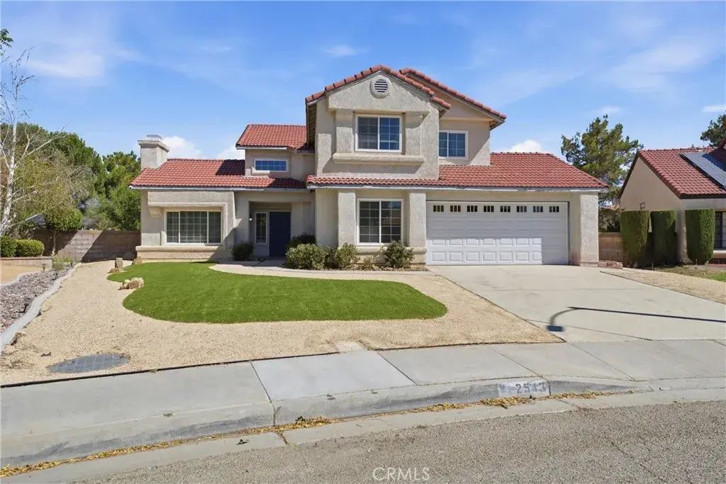 2543 Lawrence Avenue, Lancaster