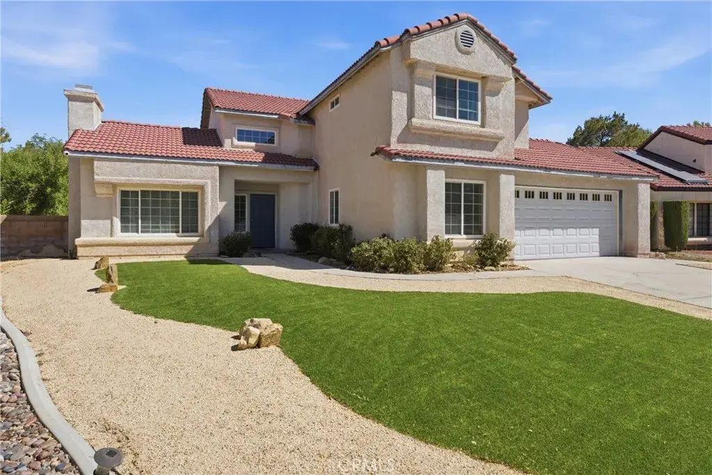 2543 Lawrence Avenue, Lancaster