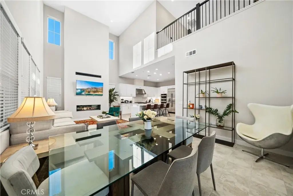 151 Fremont, Lake Forest