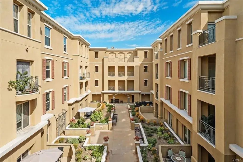 128 N Oak Knoll Avenue 317, Pasadena