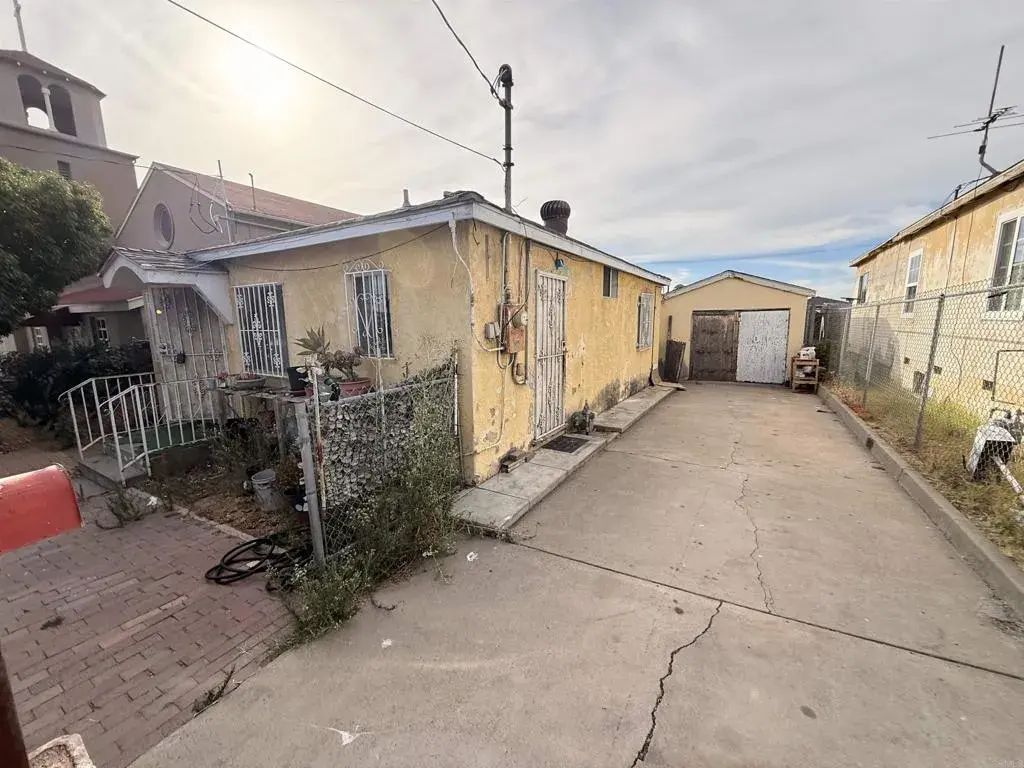 901 E 16th Street, National City