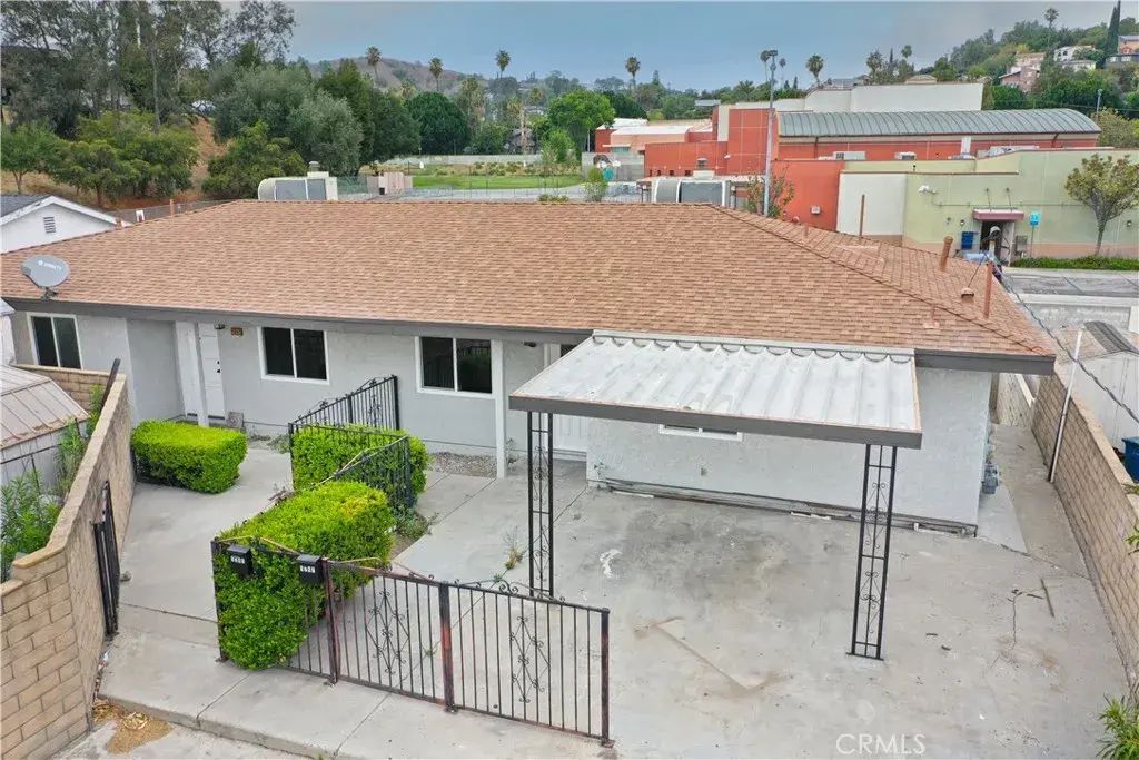 5245 Navarro, Los Angeles