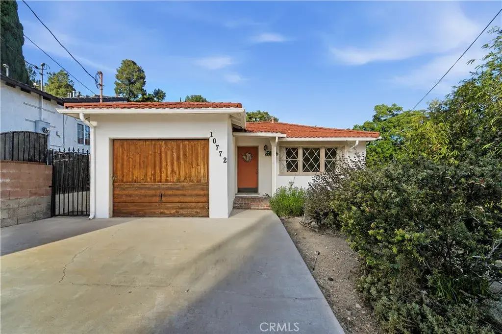 10772 Las Lunitas, Tujunga
