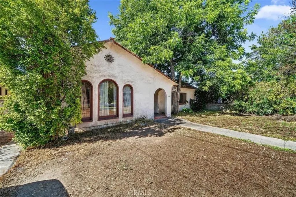 1050 Atchison, Pasadena