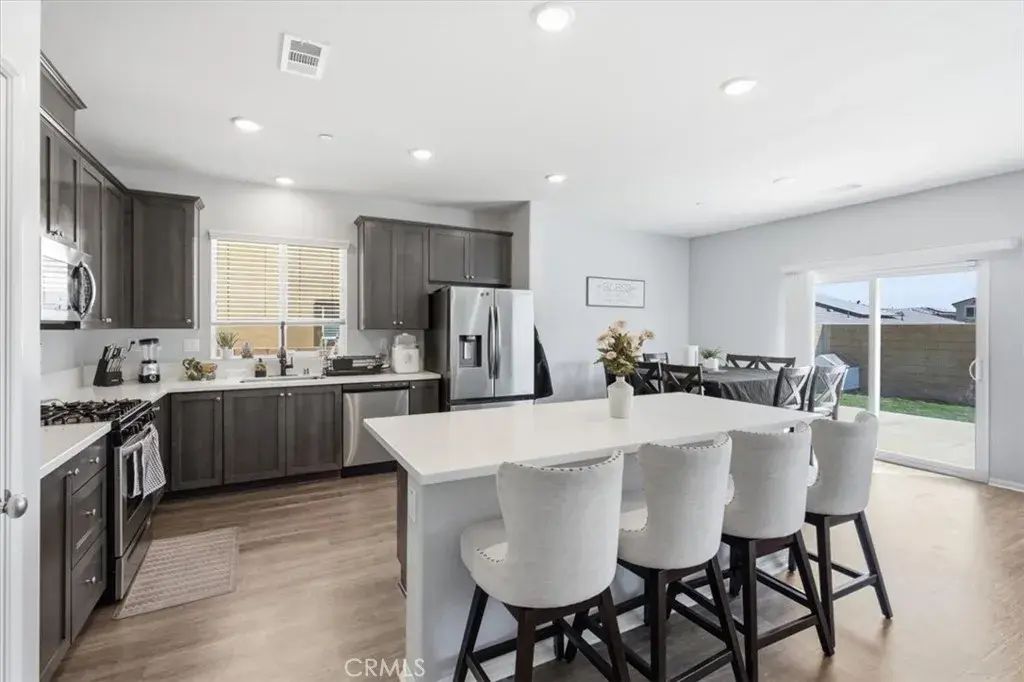 15727 Akron, Victorville