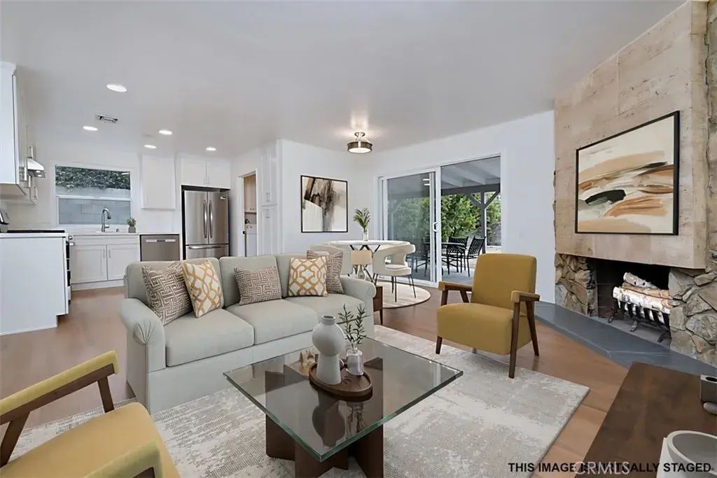 7006 Helmsdale Road, West Hills