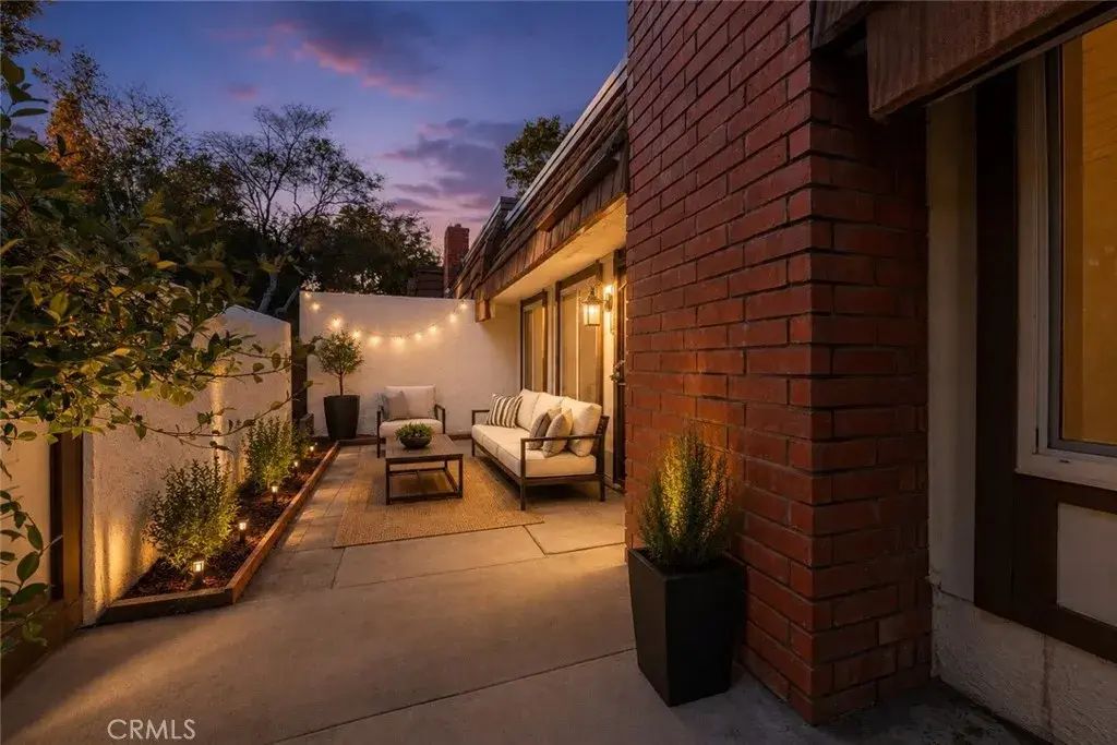 10055 Larwin 3, Chatsworth
