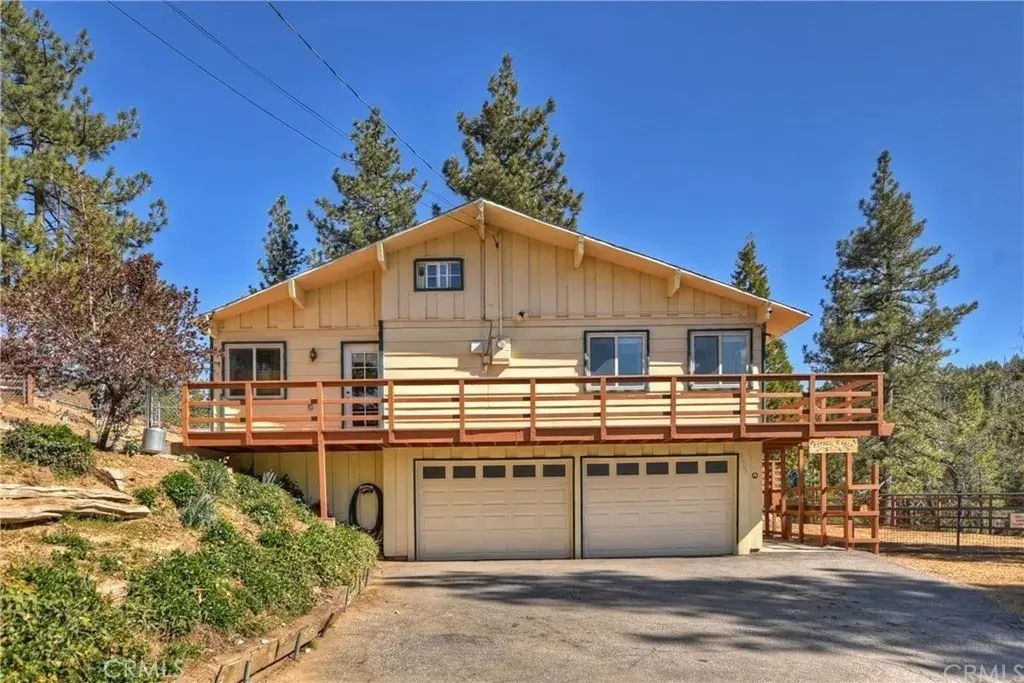 32745 Hilltop, Running Springs