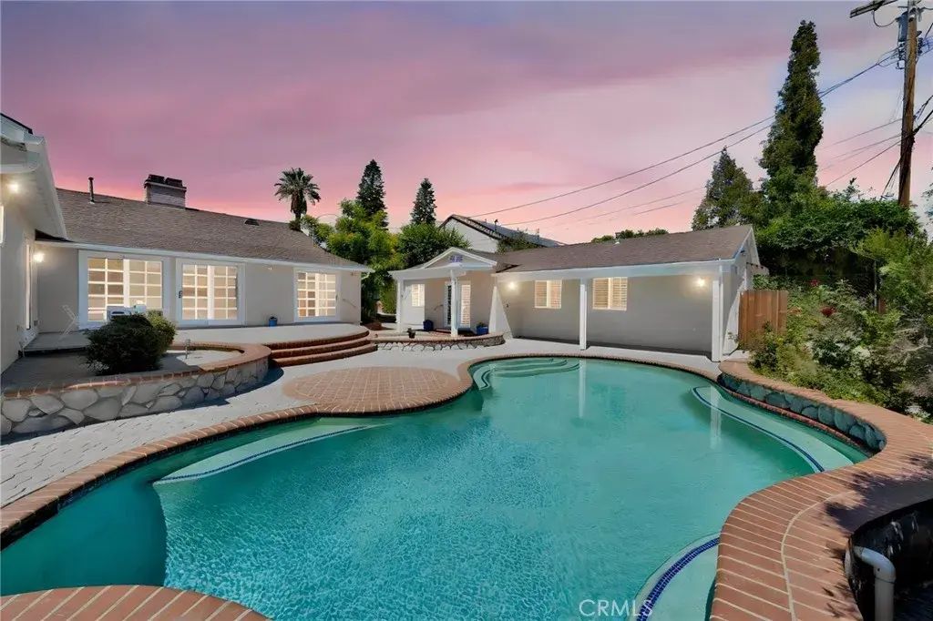 17540 Sunburst Street, Sherwood Forest