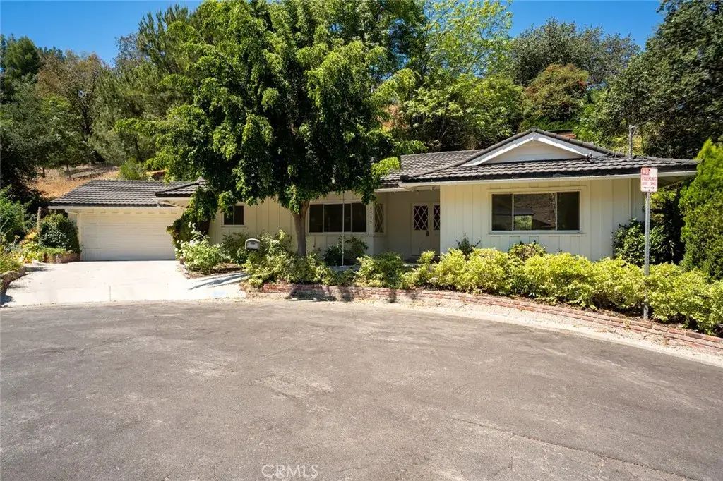 4775 Regalo Road, Woodland Hills