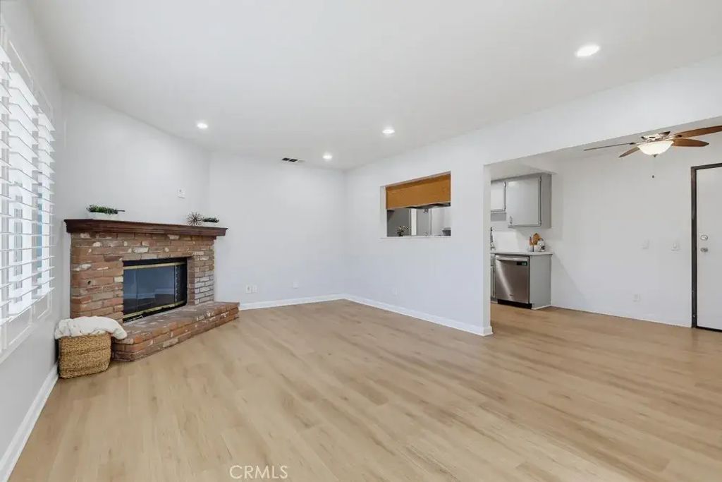 9542 Mayne G, Bellflower