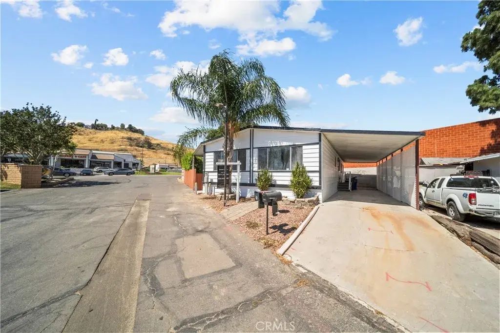 18540 Soledad Canyon 53, Canyon Country