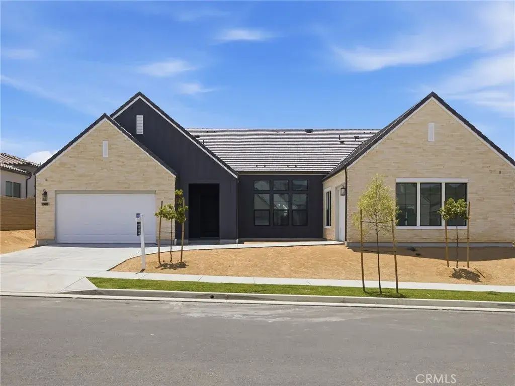30018 N Avenida Sierra Madre, Valencia