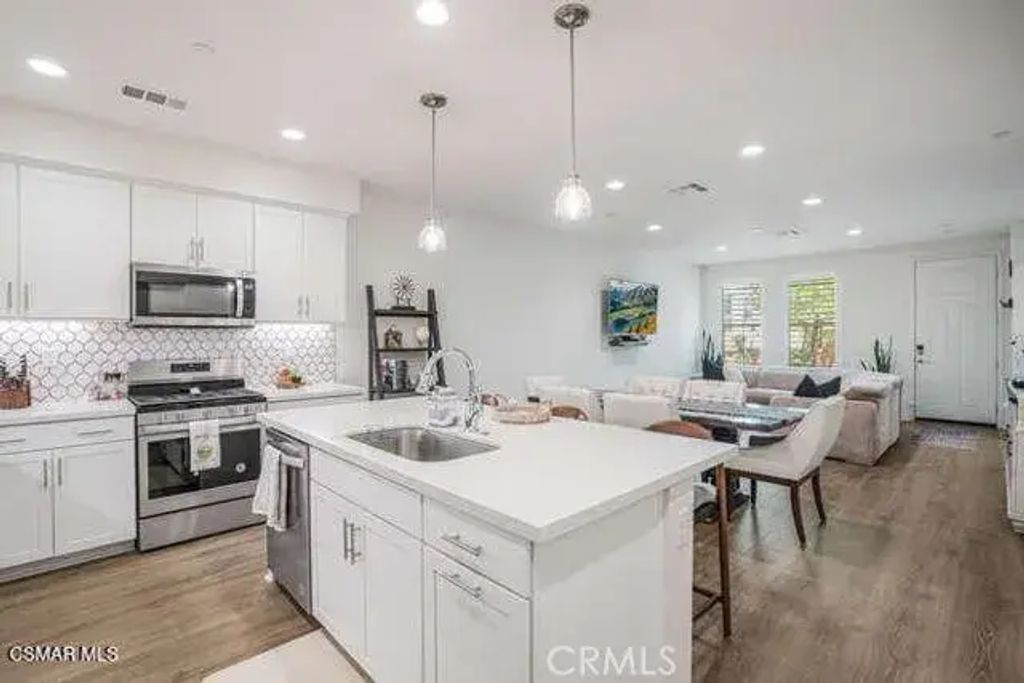 110 Red Brick 5, Simi Valley