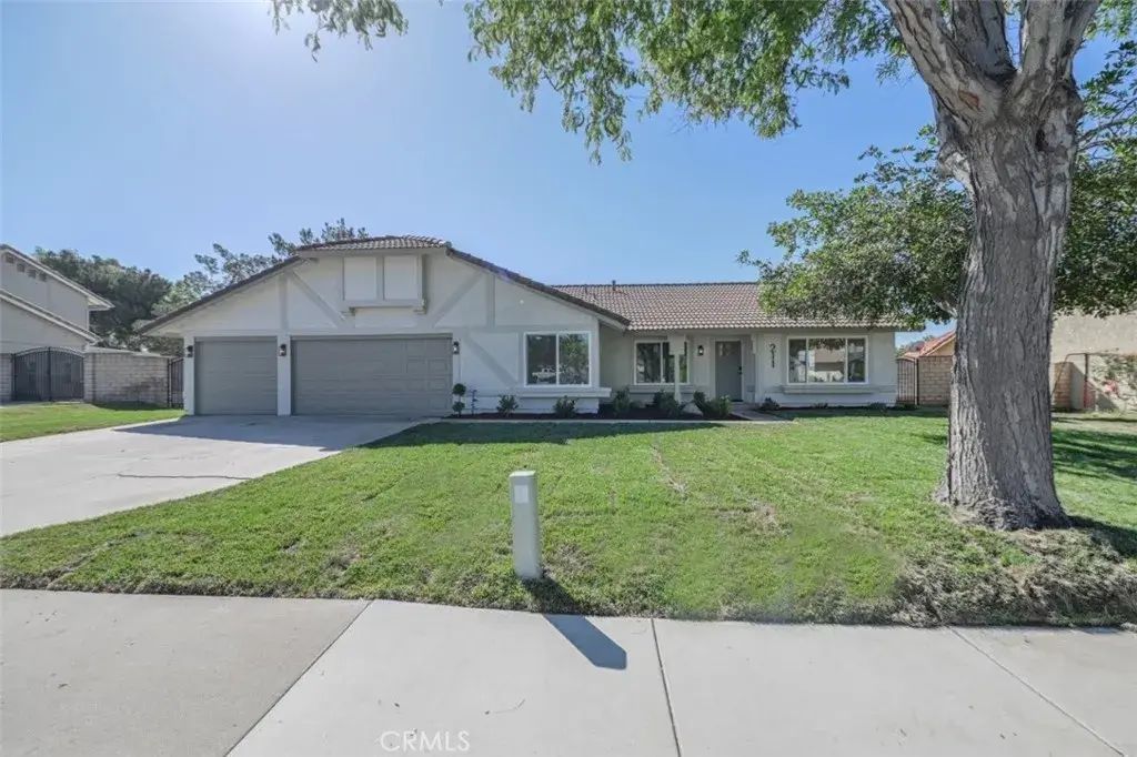 211 W Columbine Avenue, Rialto