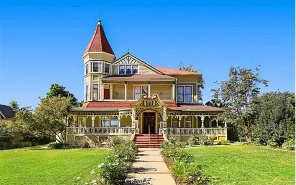 225 N Lima St 203, Sierra Madre