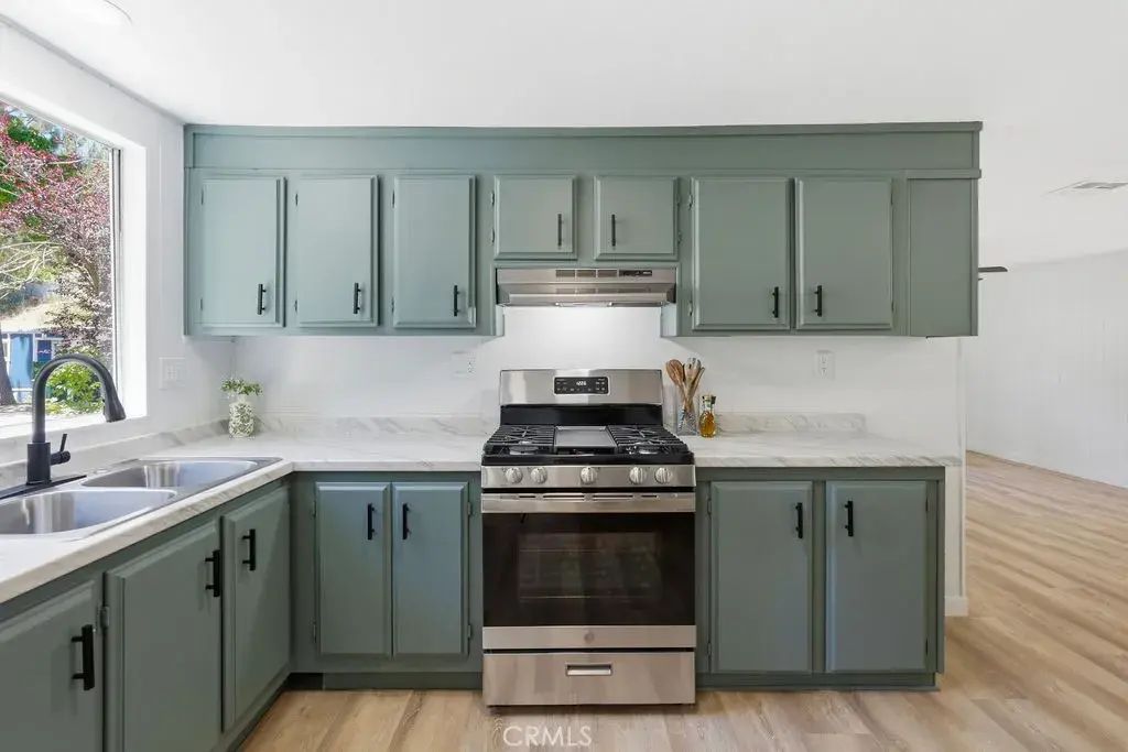22899 Byron 24, Crestline