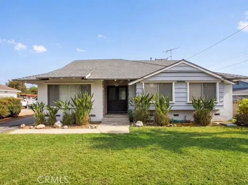 978 W Grovecenter, Covina