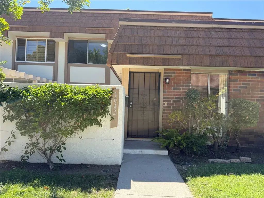 10425 Larwin Avenue, Chatsworth