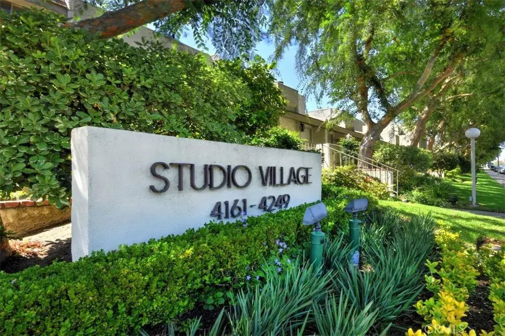11856 Moorpark Street H, Studio City