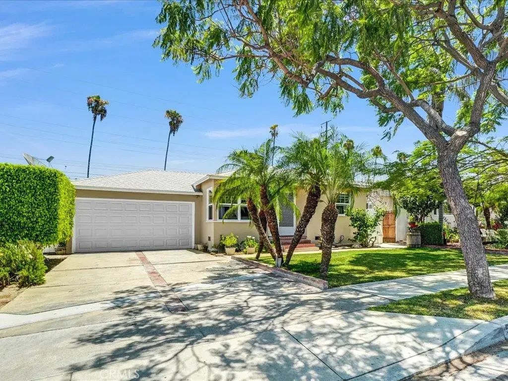 5072 Gardenia, Long Beach