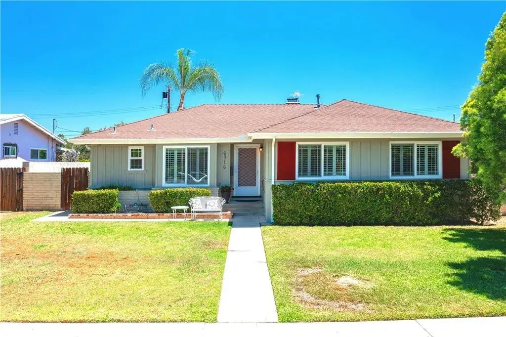 6916 Woodlake, West Hills