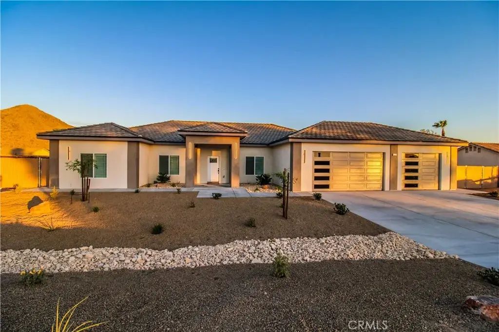 19299 Roanoke Road, Apple Valley