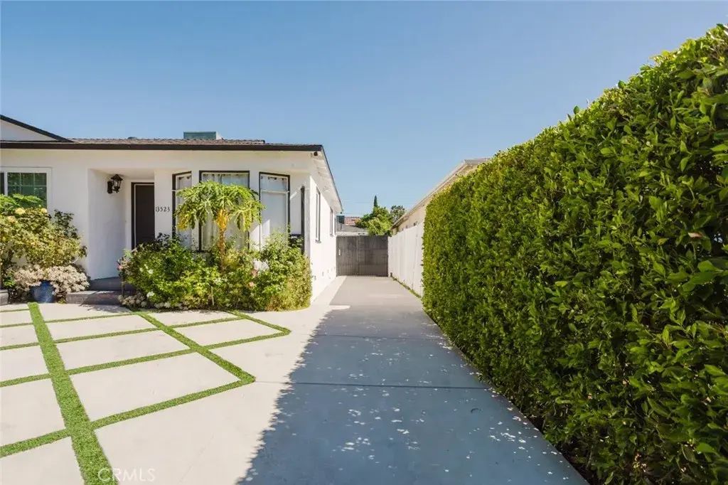 13521 Hamlin Street, Van Nuys