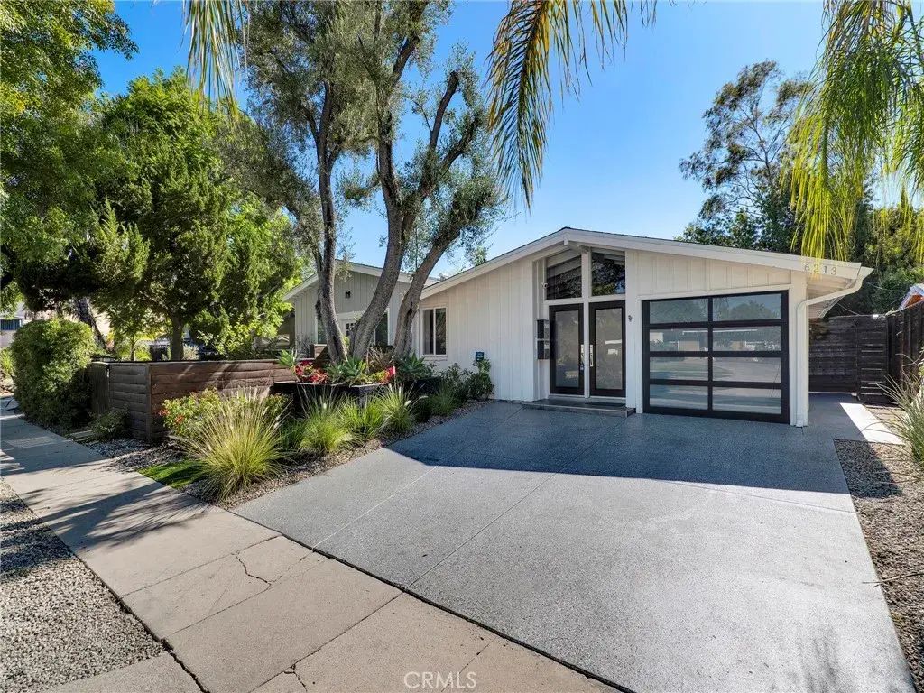 6213 Lubao, Woodland Hills