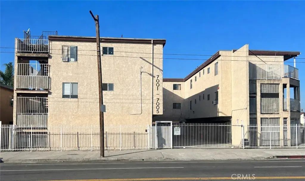 7001 S Main Street, Los Angeles