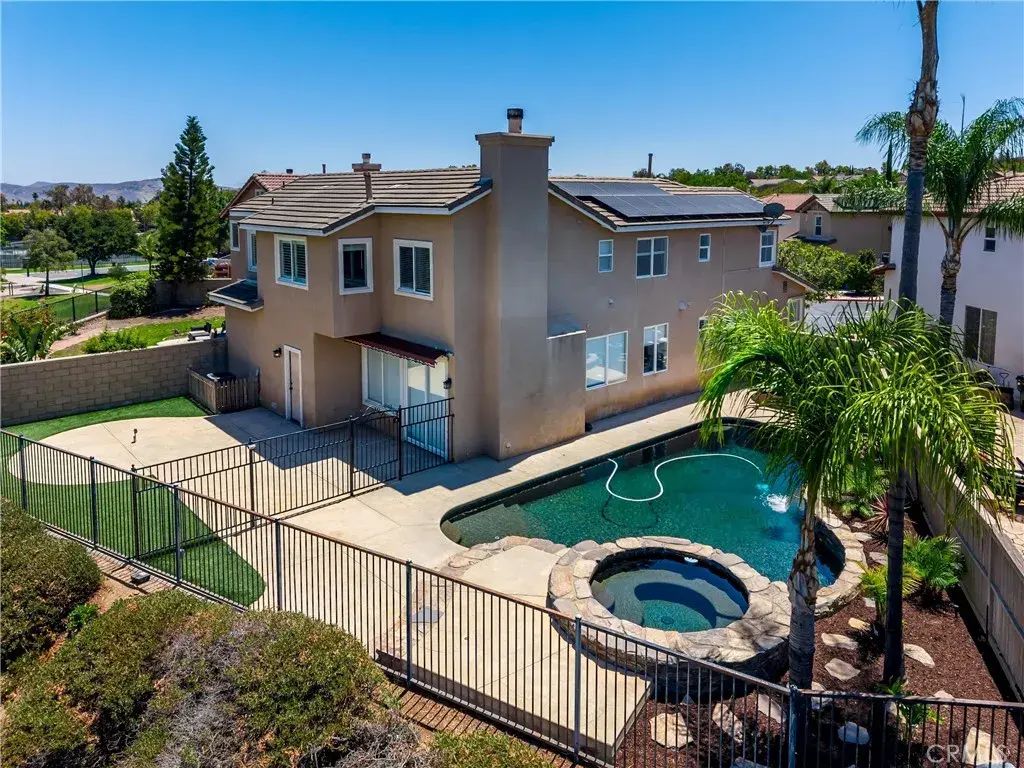 3306 Rochelle, Corona