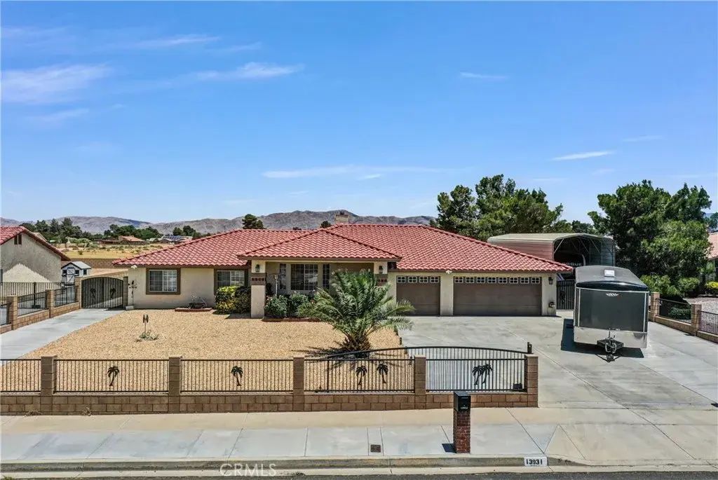 13931 Falling Leaf Road, Apple Valley
