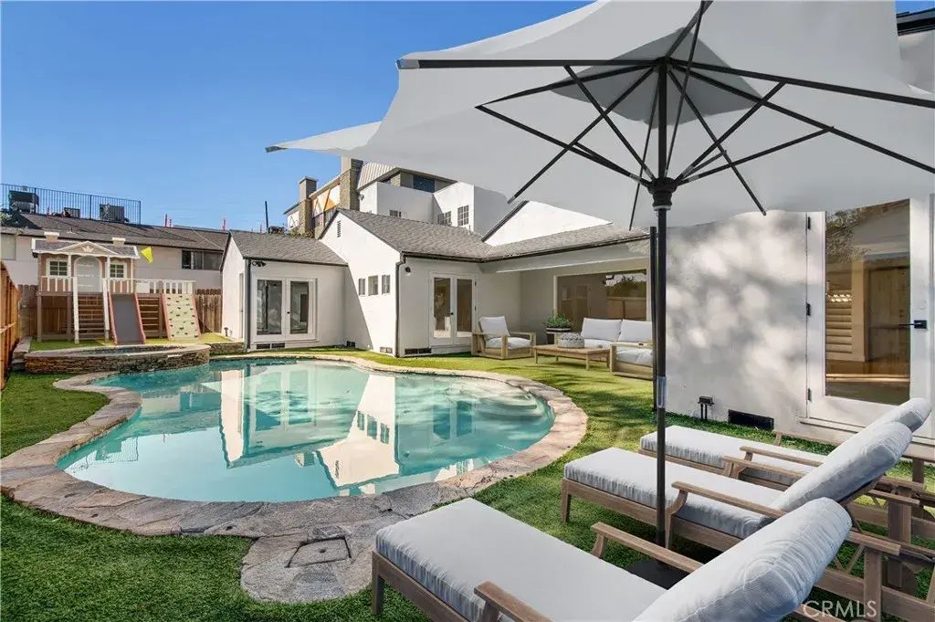 521 S Bentley, Los Angeles