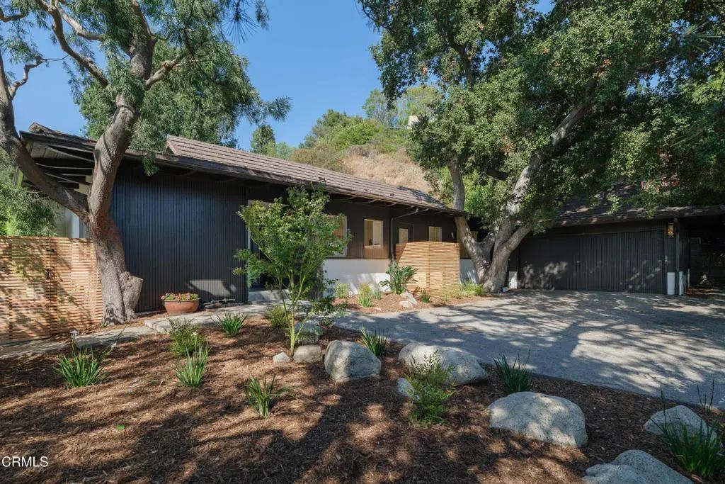 3271 New York Drive, Pasadena