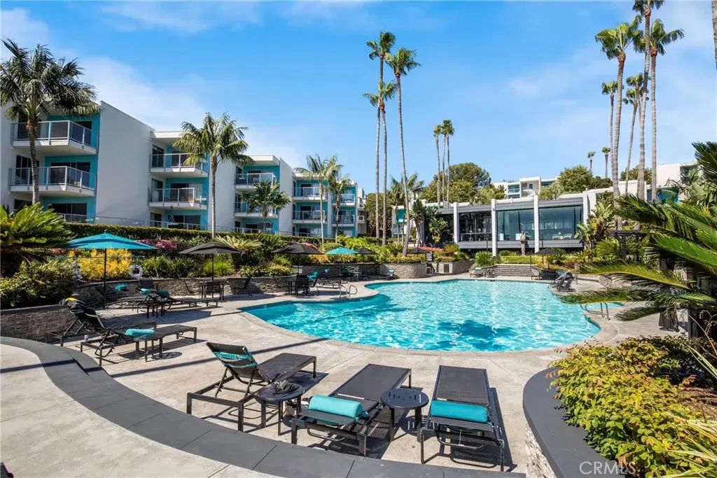 692 The Village, Redondo Beach