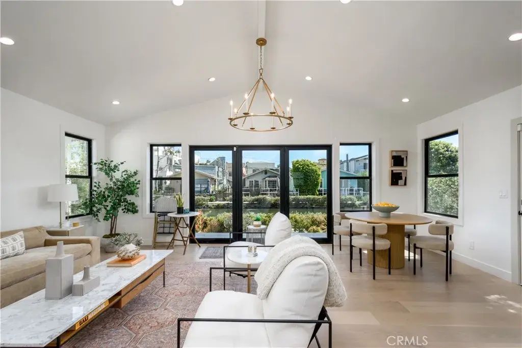 223 Howland Canal, Venice