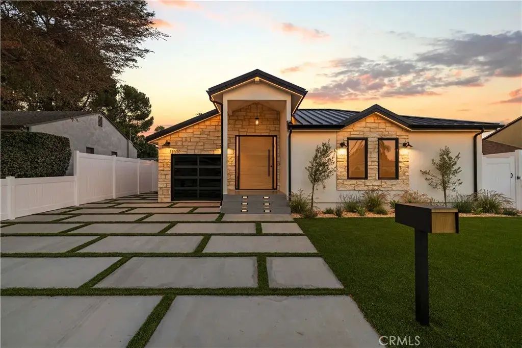 17337 Tiara Street, Encino