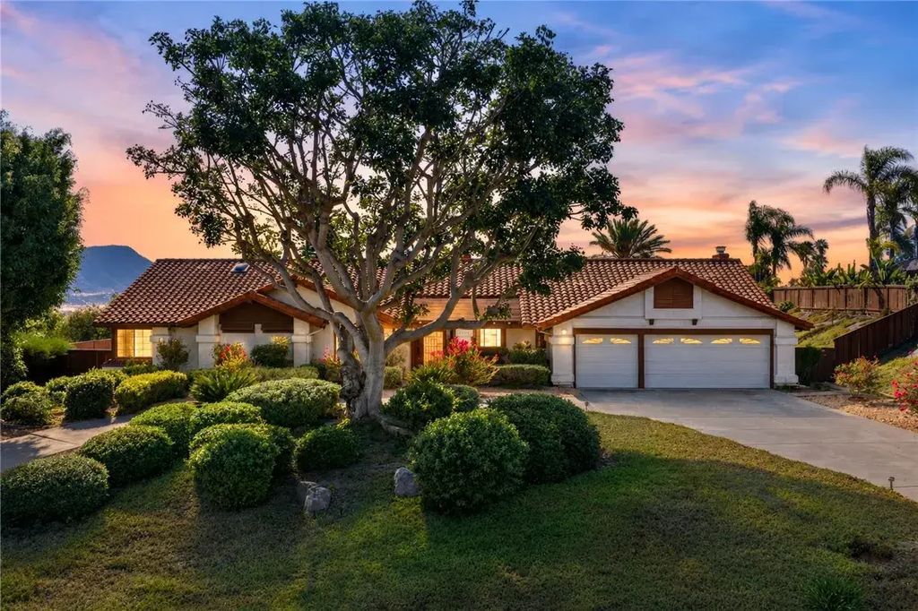 2415 Eucalyptus, Escondido