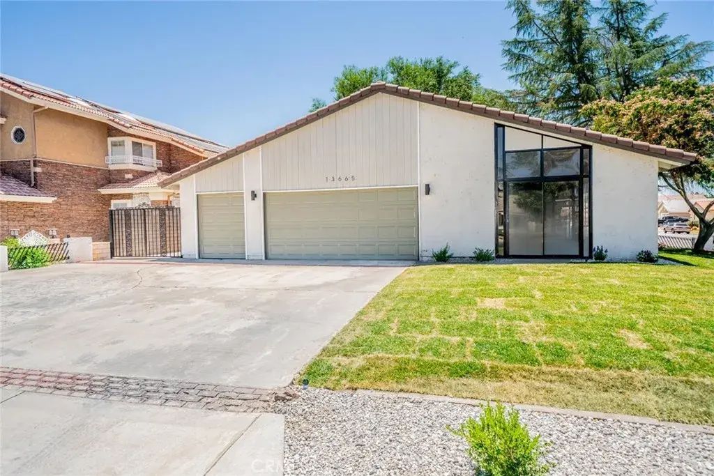 13665 Driftwood, Victorville