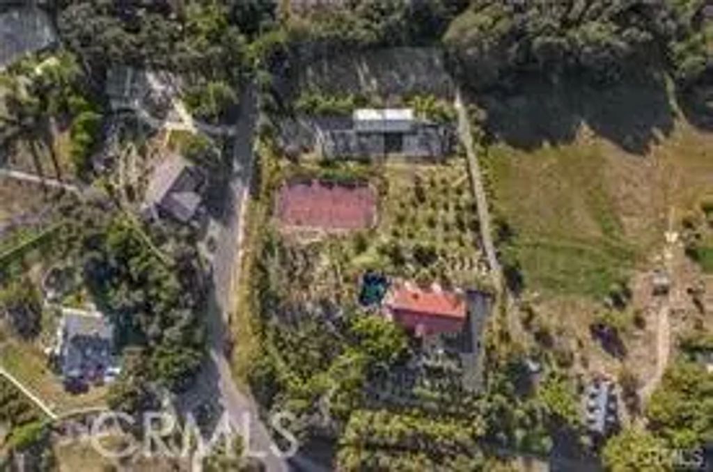 2440 Los Alisos, Fallbrook
