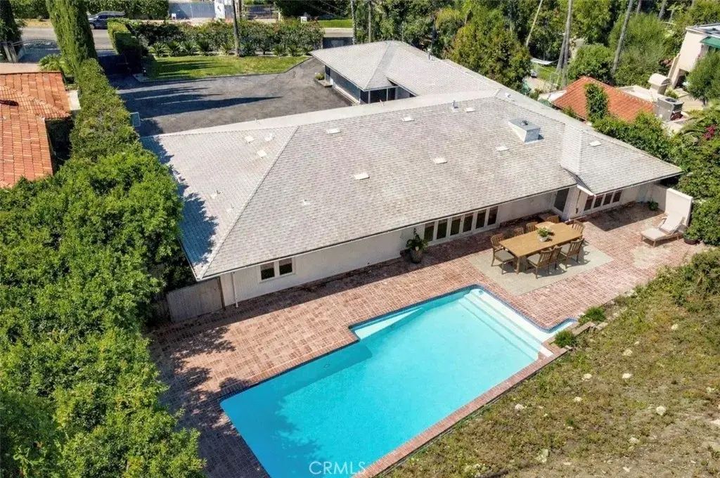 4450 Hayvenhurst, Los Angeles