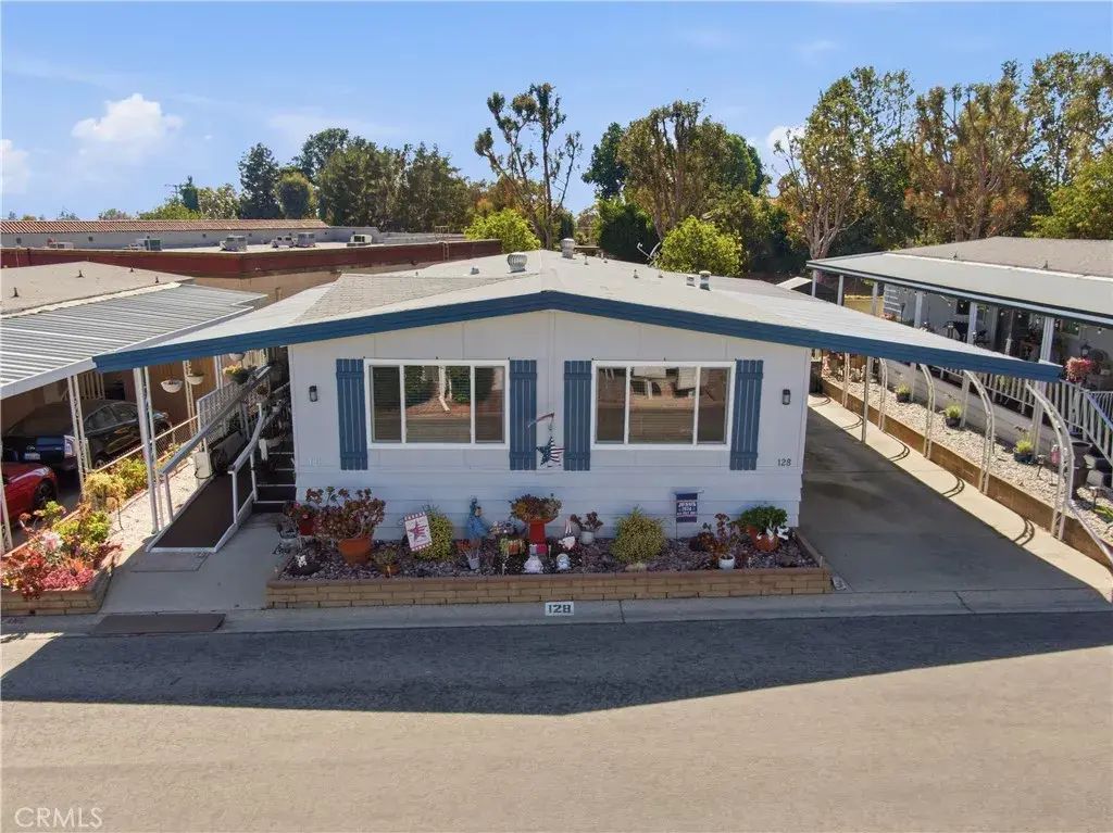 3945 Bradford 128, La Verne