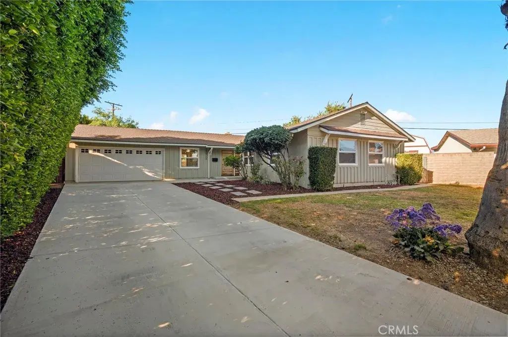 22923 Arminta Street, West Hills