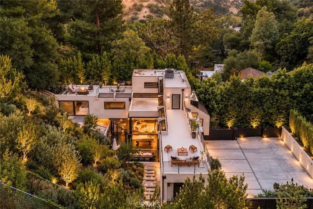 10443 Corfu Lane, Los Angeles