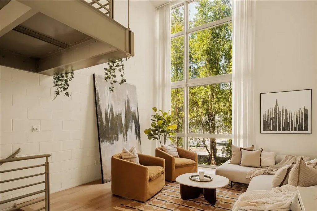 3450 Cahuenga West 907, Los Angeles