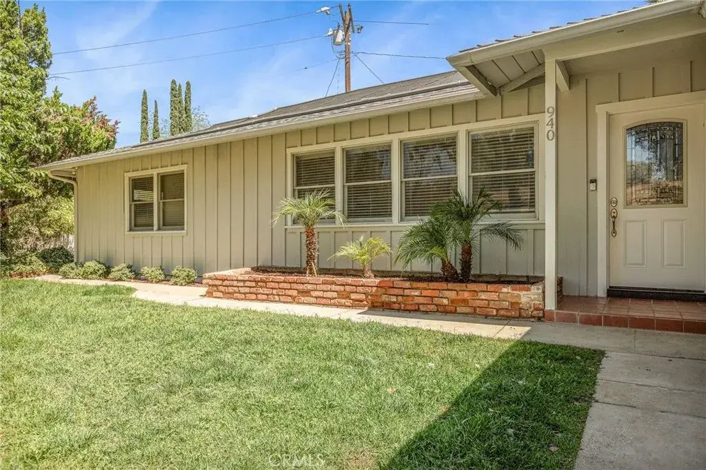 940 Carob, Redlands