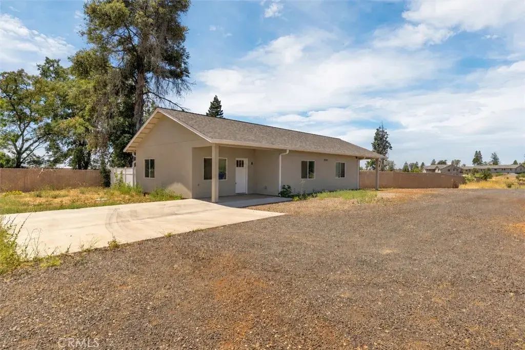 5522 Clark, Paradise