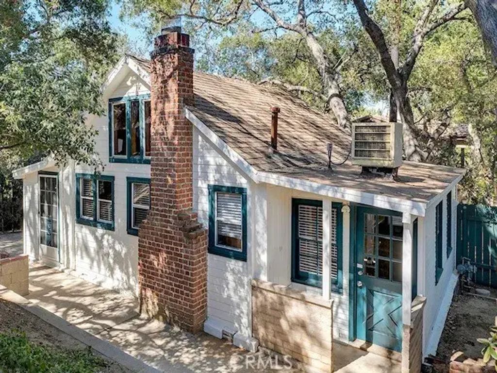 4240 Ensenada Drive, Woodland Hills