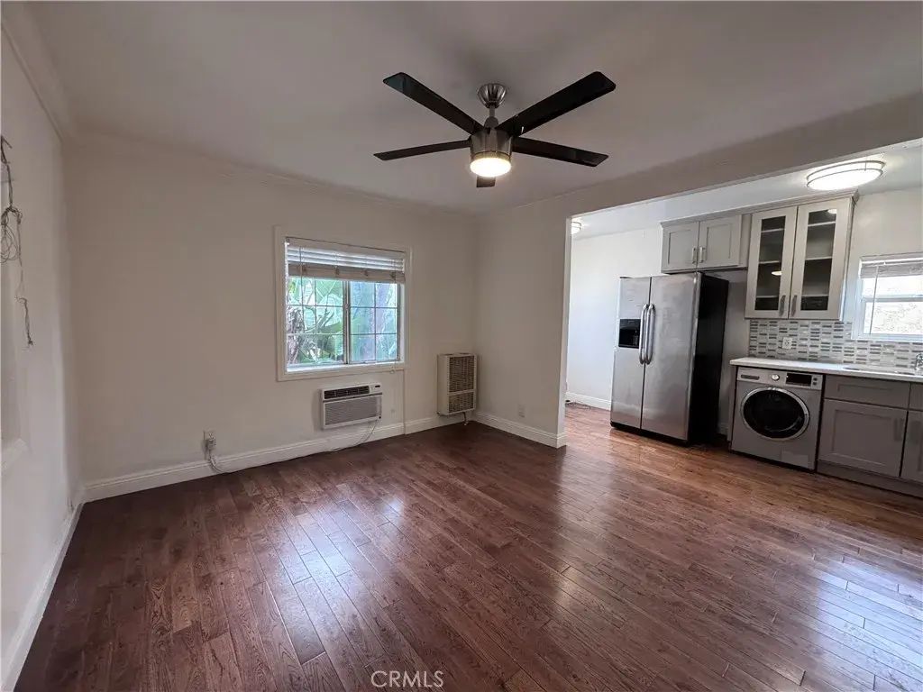 1325 Douglas Street, Los Angeles