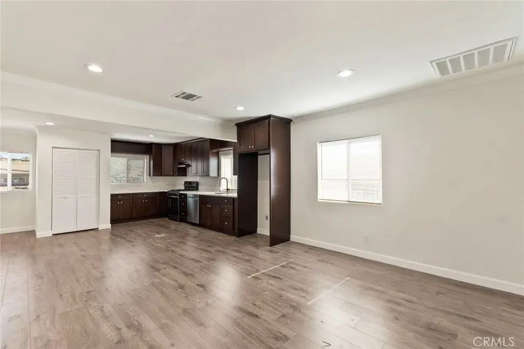 136 N Rampart Boulevard 3, Los Angeles